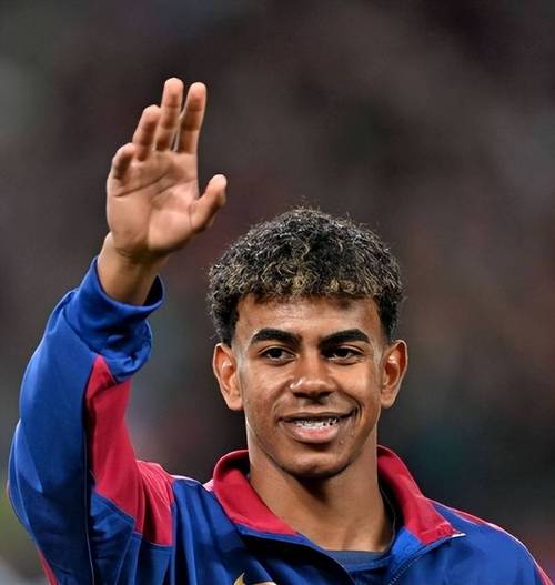 姆巴佩看台起立，为加西亚世界波鼓掌