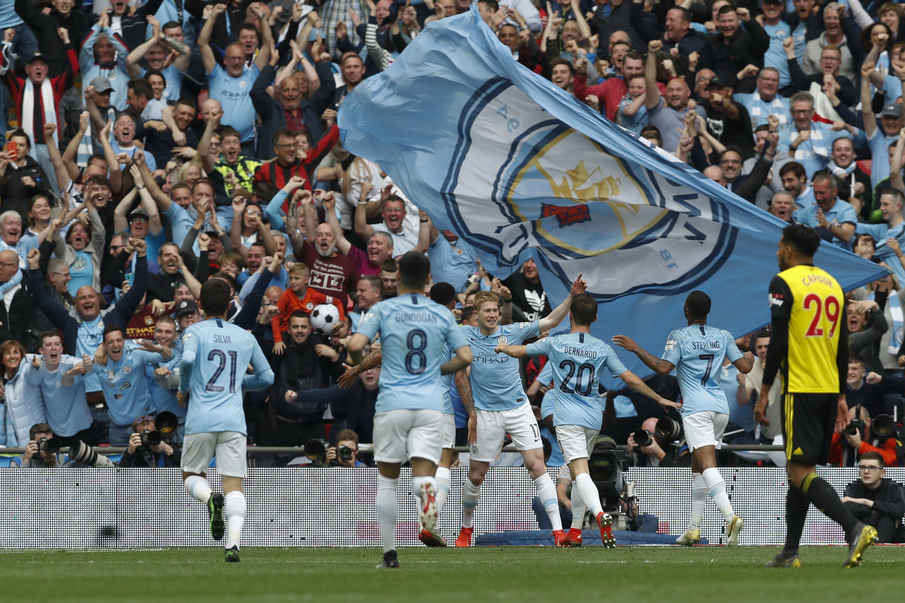 Fami通周销榜：《马里奥赛车：世界》三连冠